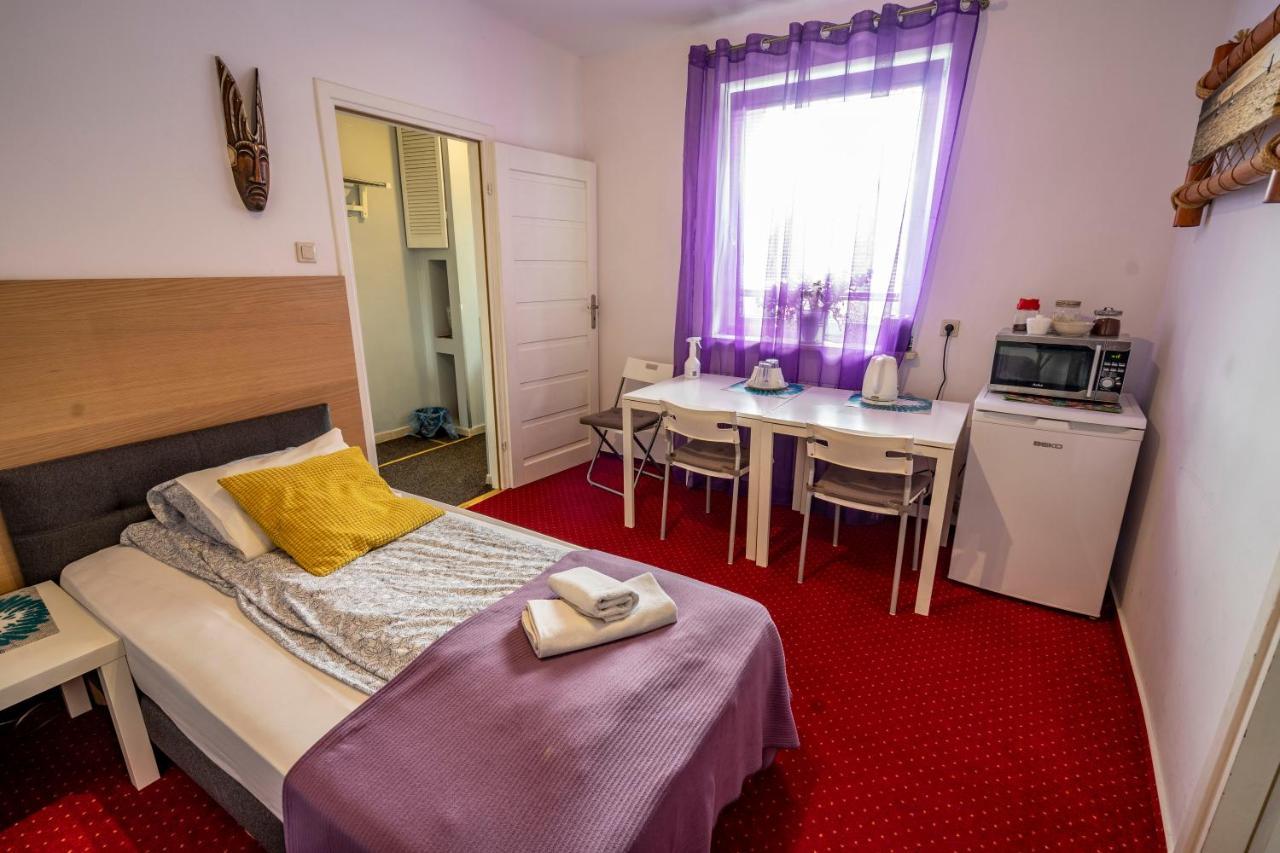 Kava Privat overnatting *